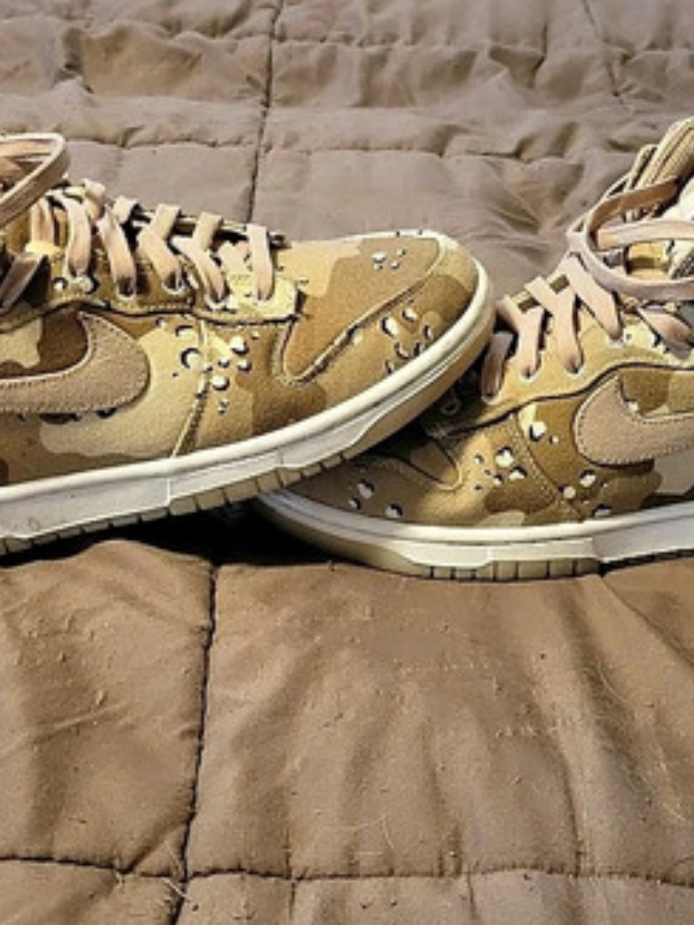 Nike Dunk High Desert Camo (Women's) High-Top Sneakers Brown & White